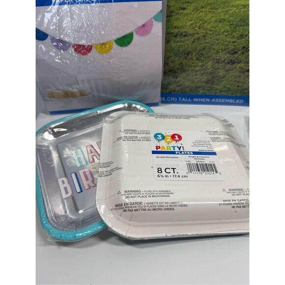 D28    Party Decorations- 8 piece party decorations, balloon, plates, yard signs - Picture 4 of 4